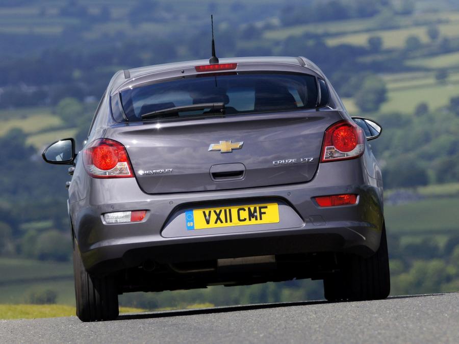  Chevrolet Cruze Hatchback 2011 года  (UK) (фото 22 из 43)